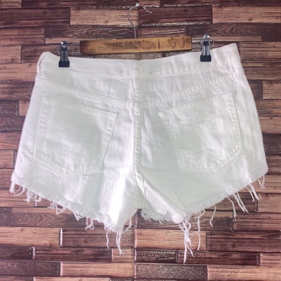 NWT Womens Free People
Loving Good Vibrations Cutoffs Spring White Shorts - Picture 3 of 15